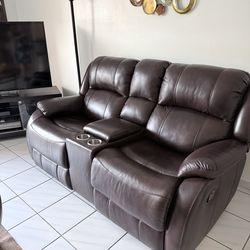 Set de sala de piel , incluye tres mesas