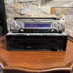 Pioneer DEH-16 W/EEQ CD Player Radio Receiver 8/2005 Serial# EHPG552664UC WORKS!