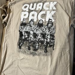 Duck dynasty quack pack Large shirt