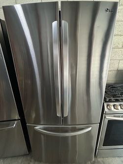 Refrigerator LG. Good condition. With warranty
