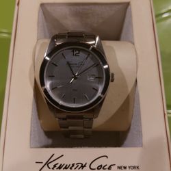 Kenneth Cole New York  KC7010M Mens Silver White  Stainless Steel Bracelet Watch
