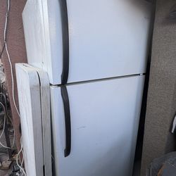Frigidaire Fridge 