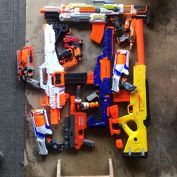 10 Nerf Kids Guns With Accessories. 