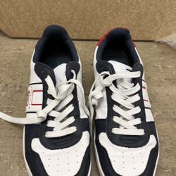 Sports Sneakers Size 8.5 Price Per Unit 