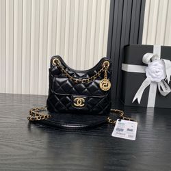 Classic retro style shoulder bag