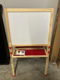 Adjustable Wooden Easel for Kids, Standing Art Easel Brand New - On Display - small crack during shipping $20 Cash or E-pay RI Daily Deals Message for