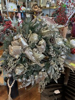 28 inch front gate wreath
