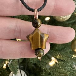 New, Beautiful Tiger Eye Stone Necklace. Jewelry Bag Included.