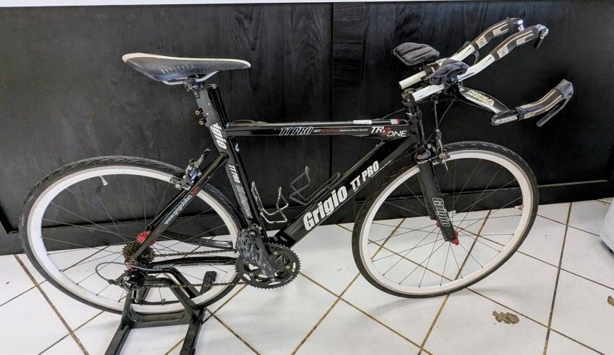 Grigio Black And White Bicycle TT Pro