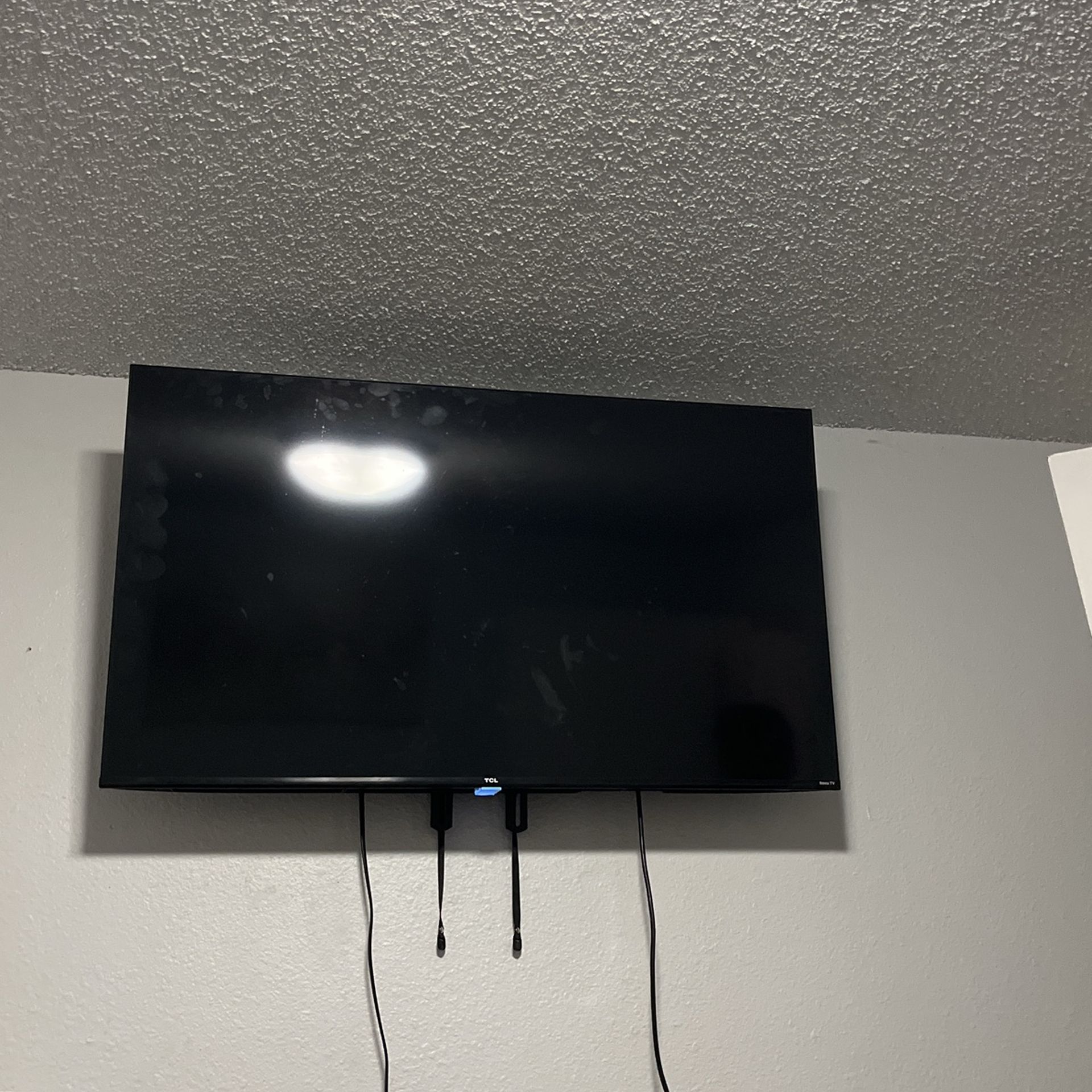 43” ROKU TV MUST GO