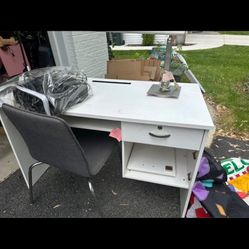 Desk With Roll Out Keyboard 