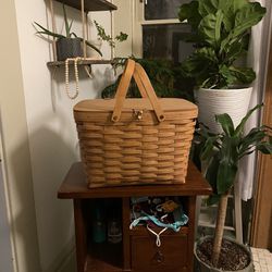 Brown Wood Basket / Handwoven / longaberger basket / Perfect Picnic Basket / Wood Chairs / Desk Chairs / Night Stand / Coffee Tables / Side Table