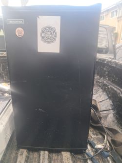 Mini fridge