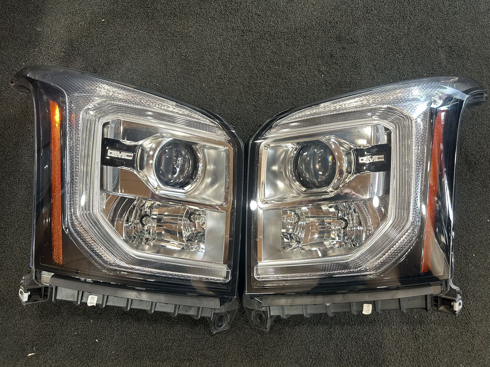 OEM 2015-20 GMC Yukon Factory Halogen Headlights