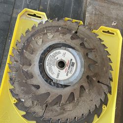 Black And Decker Table Saw. Including 5 Blanes Plus A Dado Blade. Used 2times