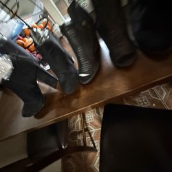 Botas Y Botinez  Buen Estado. Número 8 Y 9