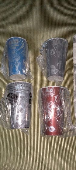 Lot of 4 brand new unopened collectable burger 👑 King star wars cup deal