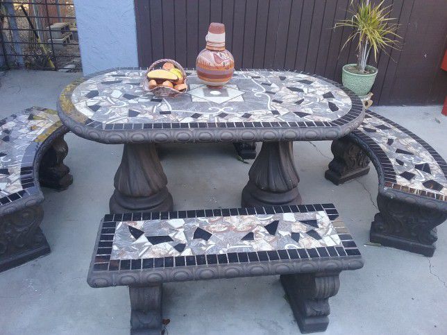 Ceramic outside table for 12