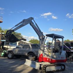 2015 TAKEUCHI TB125 MINI EXCAVATOR OPEN CAB  WITH HAMMER LINE KIT