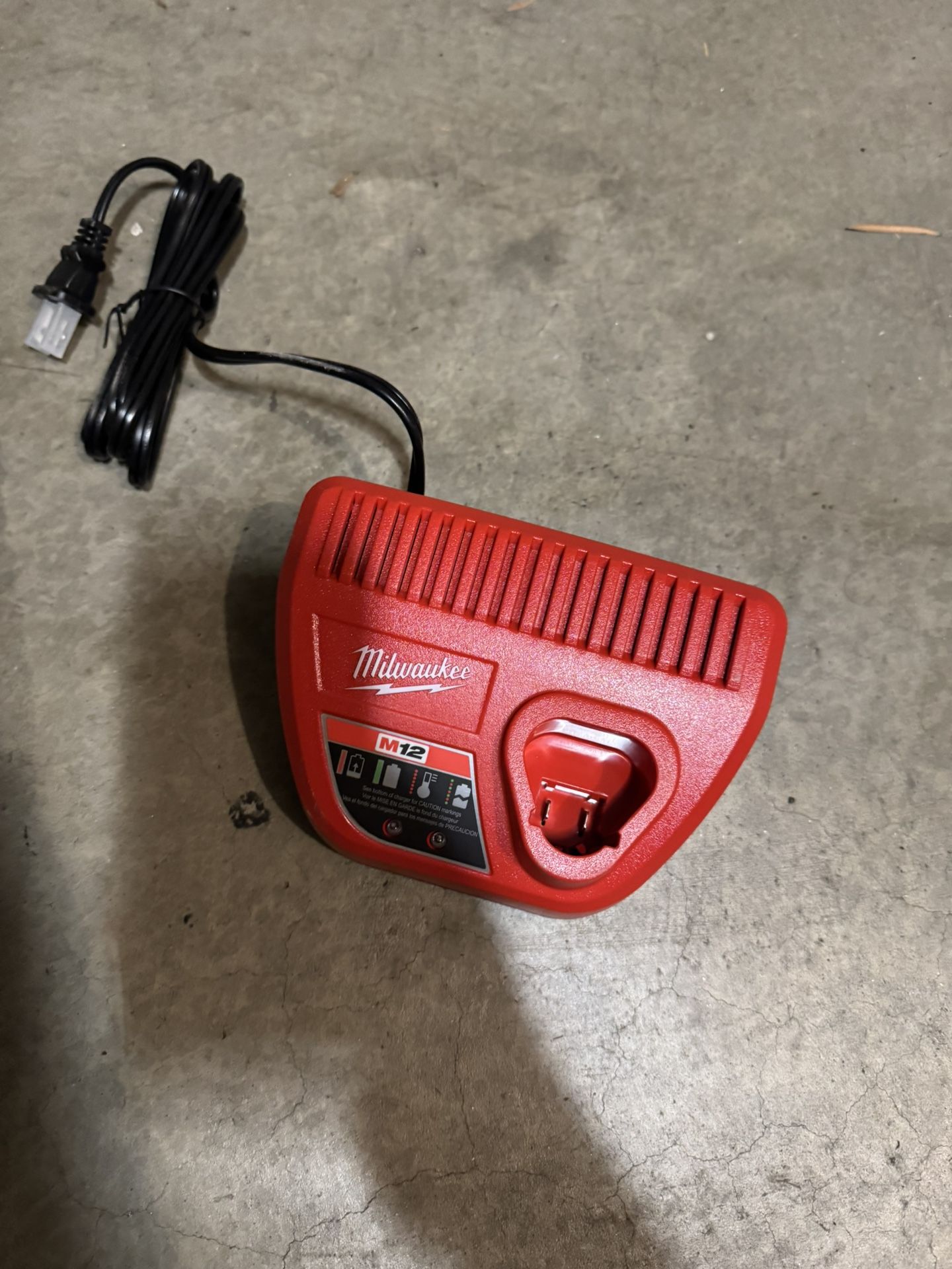 Milwaukee M2 Charger