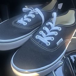 VANS • WOMENS SIZE 6.5 BLACK