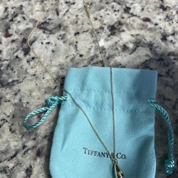 Tiffany & Co. Elsa Peretti 18K Gold Teardrop Pendant Necklace 