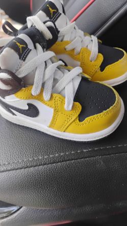 Childrens Nike Jordans Size 4 C 20$ Like New