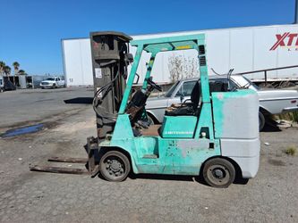 Mitsubishi 10,000 lb capacity forklift