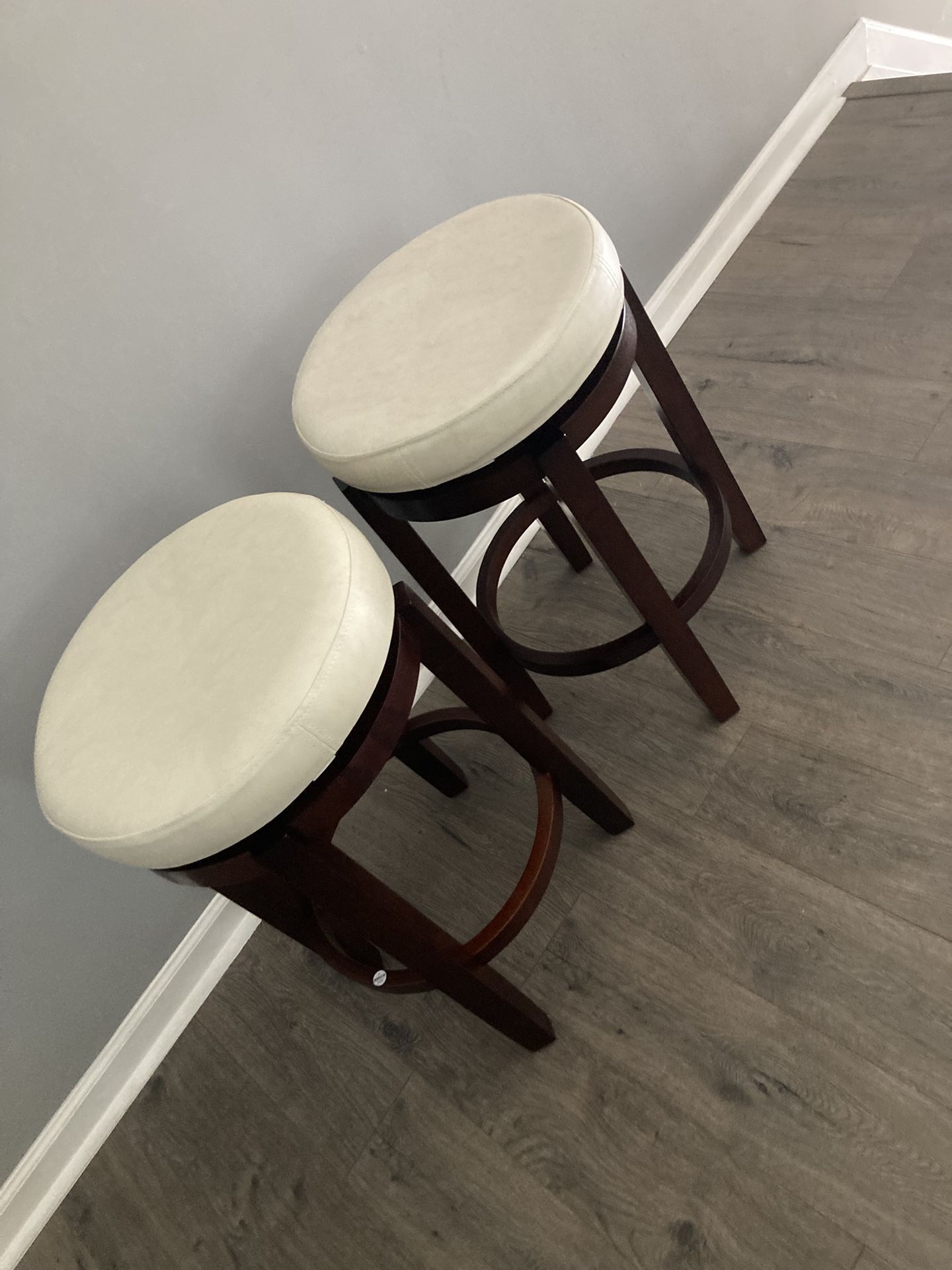 Round Swivel Bar Height 26” Tall Teak Wood Stools Brand New 