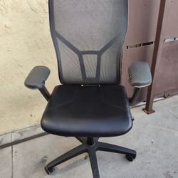 ERGONOMIC OFFICE CHAIR 