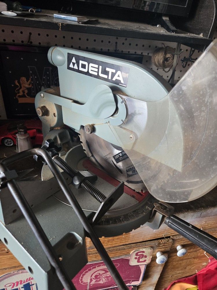 Delta 10" Compund Miter Saw
