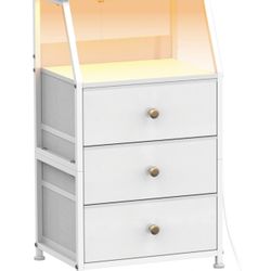 3 DRAWER DRESSER/NIGHTSTAND 