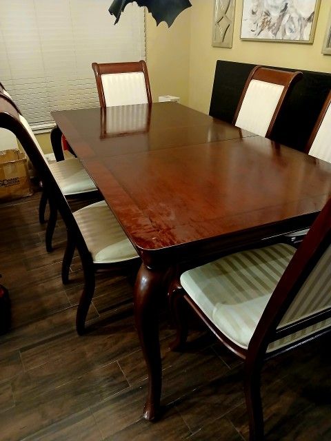 Free Haverty's Dining Room Table