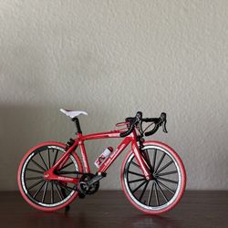 RED Miniature Bike | Road Bike | 1:10 Scale | Cycling Toy