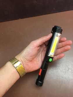 Compact flashlight
