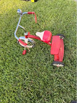 Radio Flyer classic Red tricycle 12”