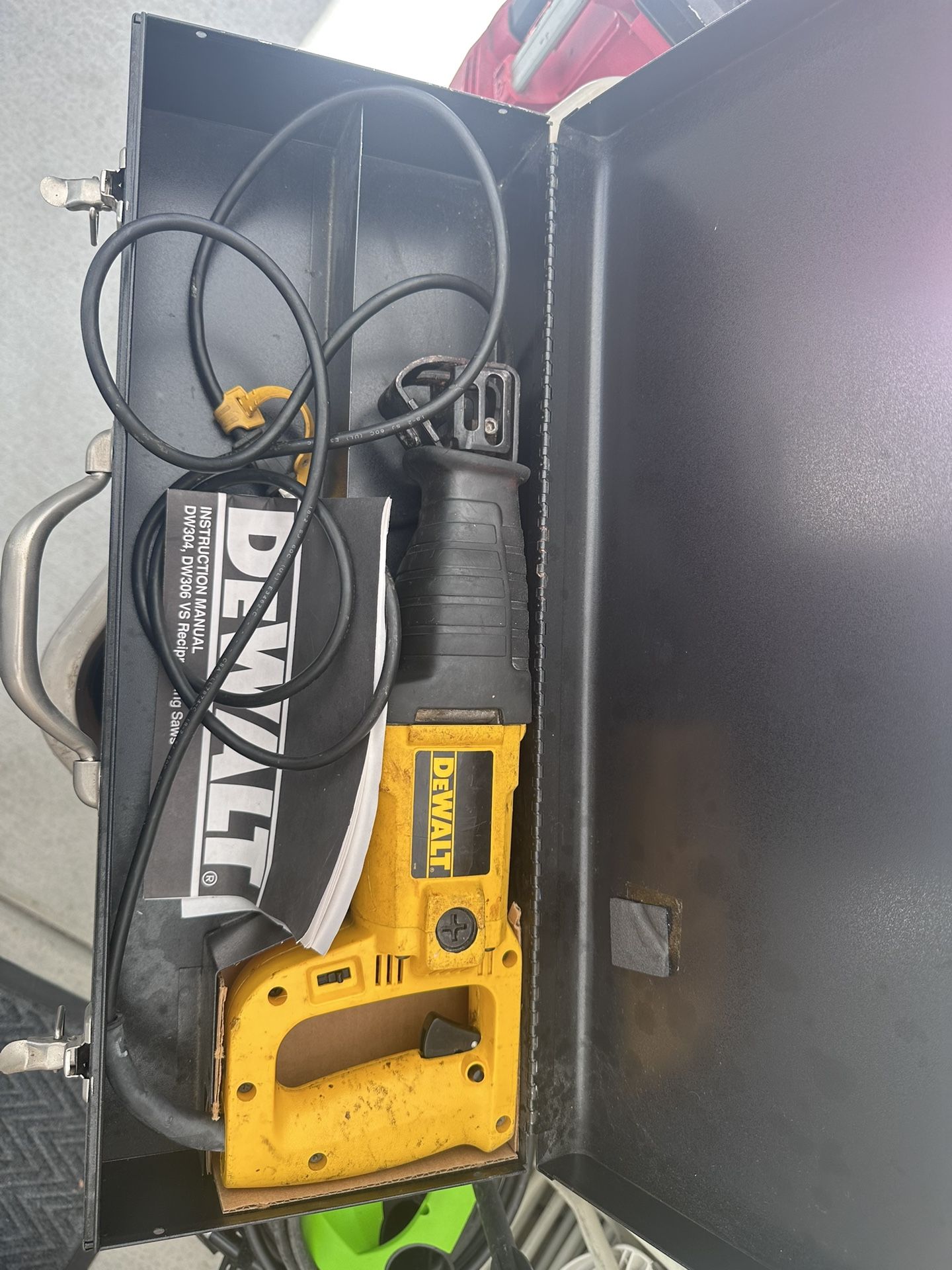 DEWALT DW304PK 10 Amp Reciprocating Saw Kit