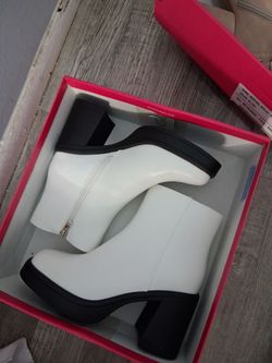 Ellen  Tracy ladies bag and heels size 8 and heels
