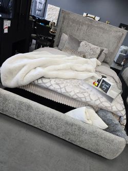 ✨️ King, Cal King, Queen Bed Frame ✨️ Furniture Sectionals, Bedrooms, Dining Avail