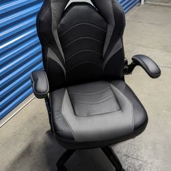 Staples Emerge Vortex Gaming Chair for Sale in Los Angeles CA OfferUp