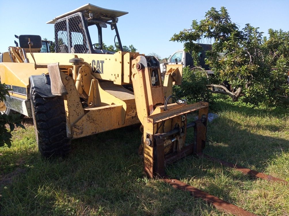 CAT TH103 TELEHANDLER