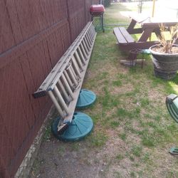 16 ft when extended goes to 32 ft aluminum want 200 heavy duty