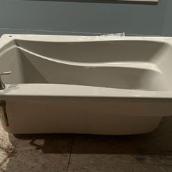 Deep Soaking Bath Tub
