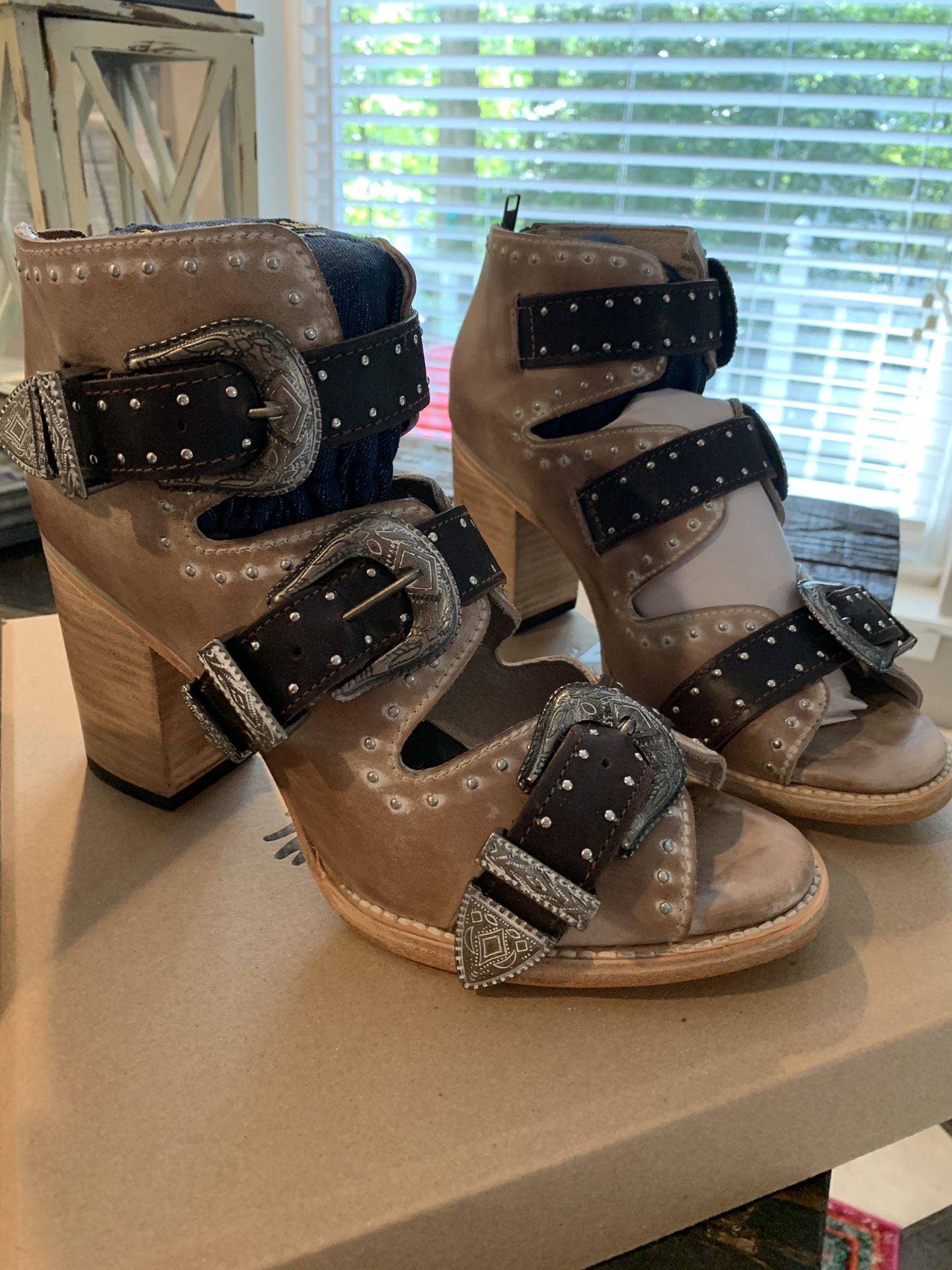 Freebird Size 11 Women Ankle Shoe