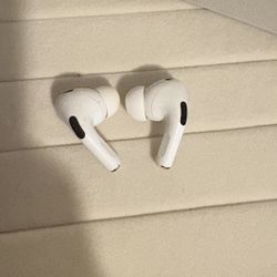 Selling AirPods Pro 2, they work perfectly, only the charging case was stolen. $85 for both. (And since I went to the address and they didn't want to 
