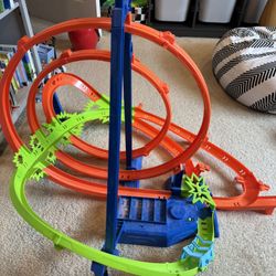 Hot Wheels Track Set, Motorized Booster, for Kids 5 Years & up