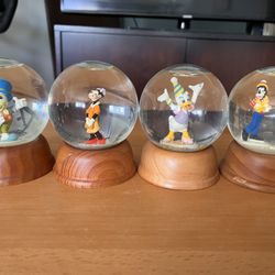 8 Disney Snow Globes