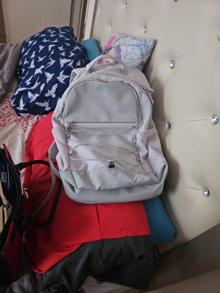 Backpack 3 compartments good for laptop