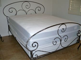 Queen Wrought Iron Scroll Bed Frame(frame only)