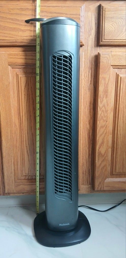 HOLMES 31" Manual Tower Fan with 3 Speeds